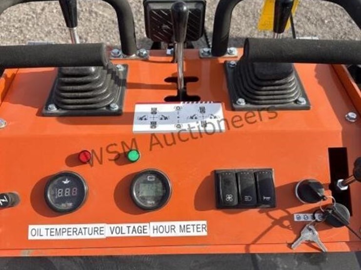 2026-sdl-36c-stand-up-skid-steer-image-12