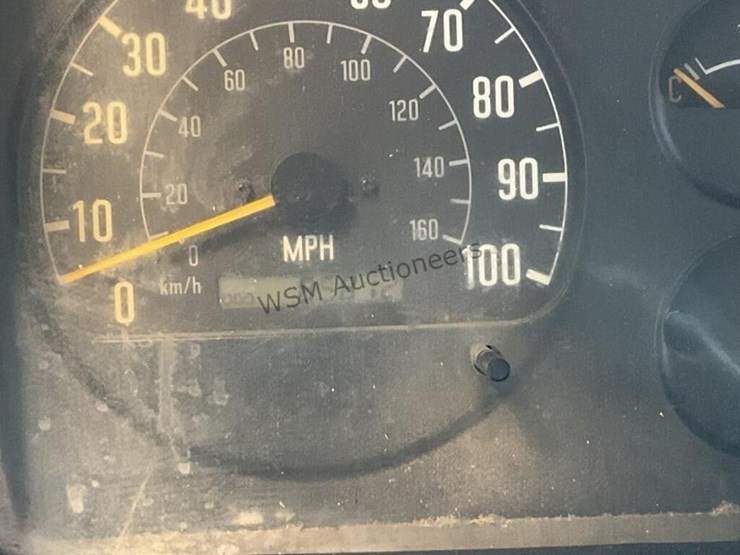 2006-isuzu-npr-image-19