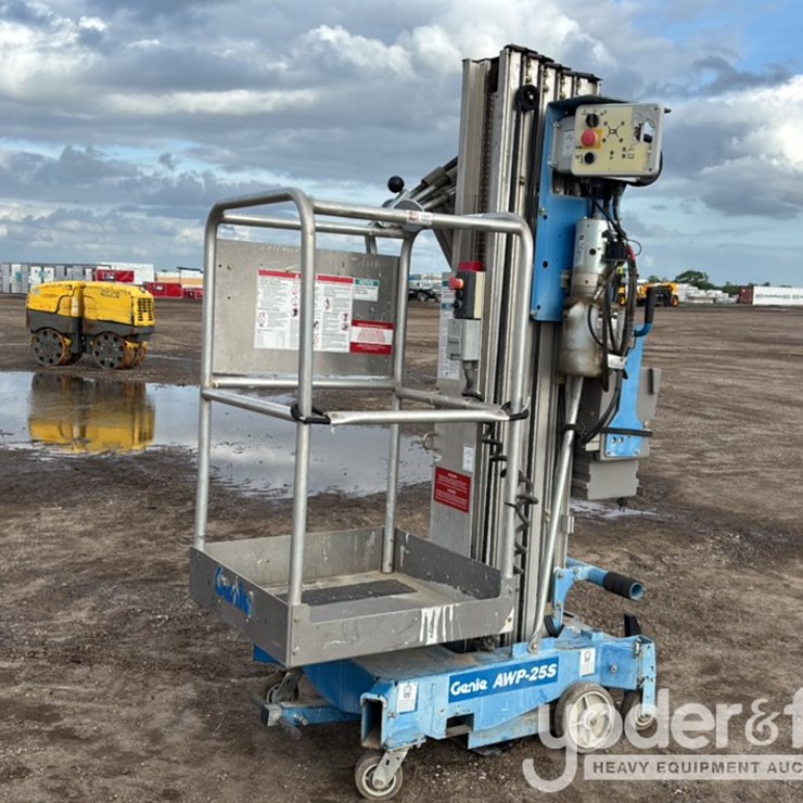 2015 GENIE AWP25S