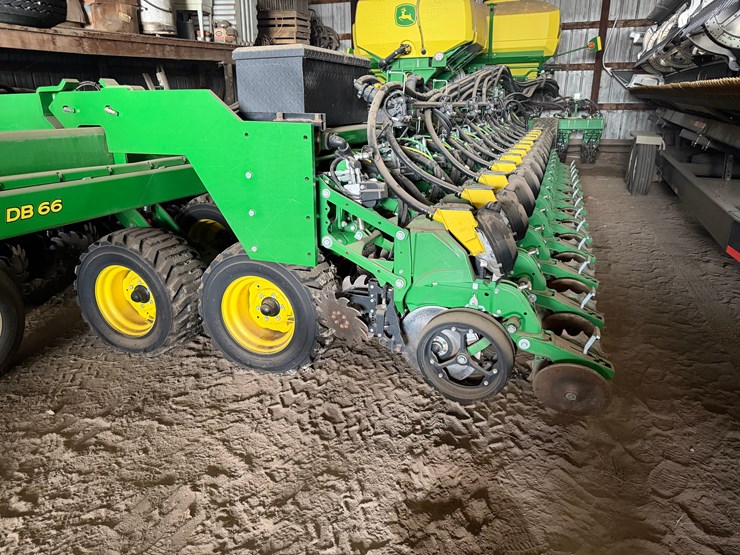 2024-john-deere-db66-image-15