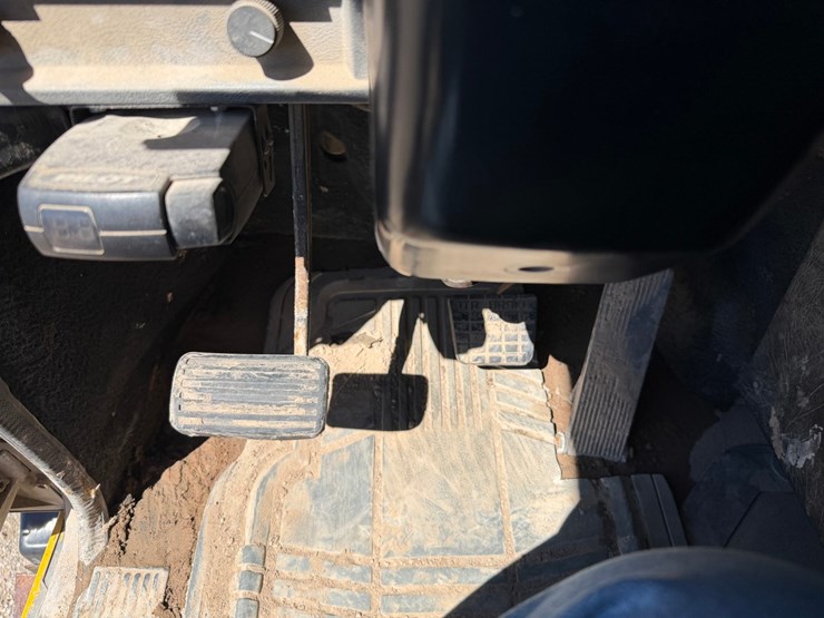 1995-mack-cl713-image-64