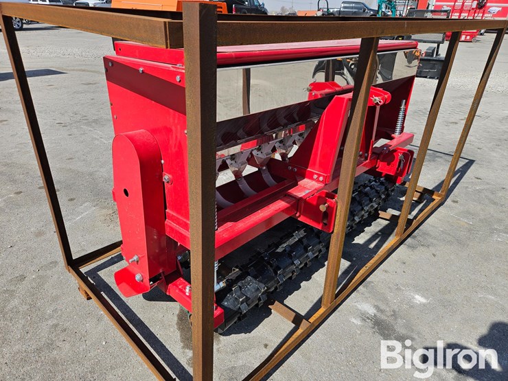 2025-massey-ferguson-730-image-3