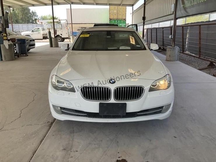 2011-bmw-528i-sdn-image-3