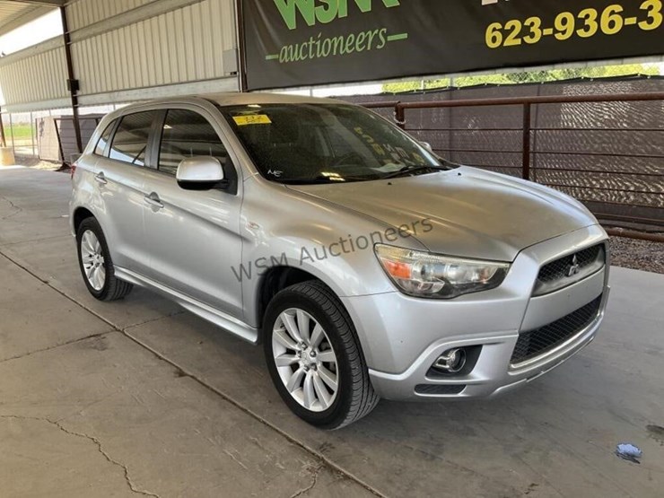 2011-mitsubishi-outlander-image-2
