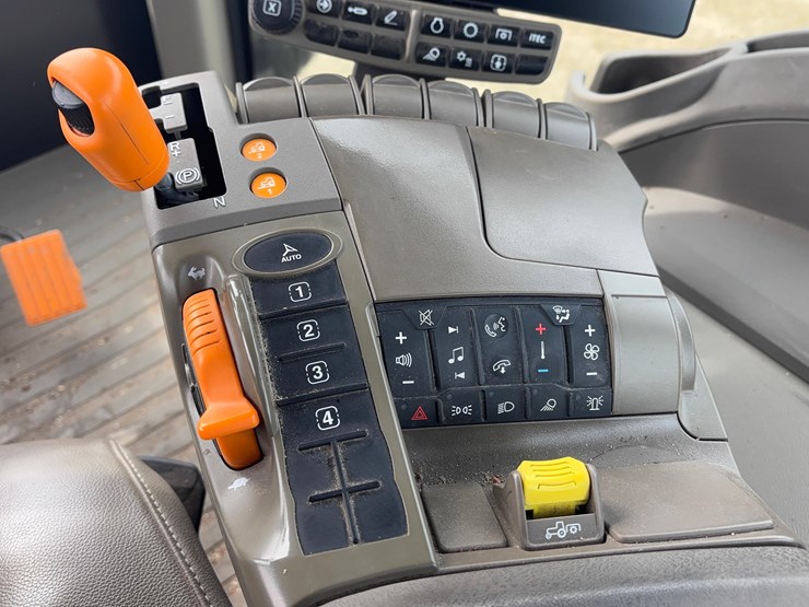 2024-john-deere-9rt-590-tractor-image-24