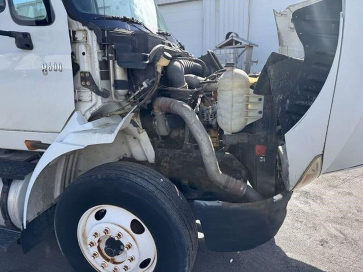 2004-international-8600-image-16