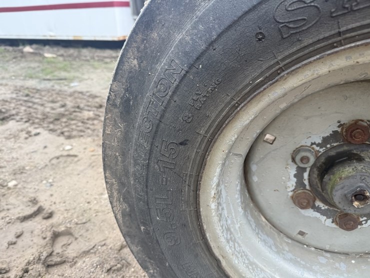 massey-ferguson-383-image-10