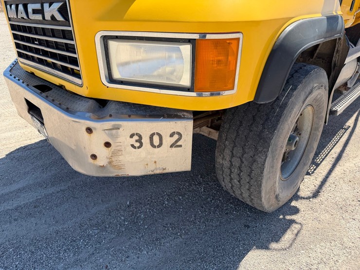 1995-mack-cl713-image-9