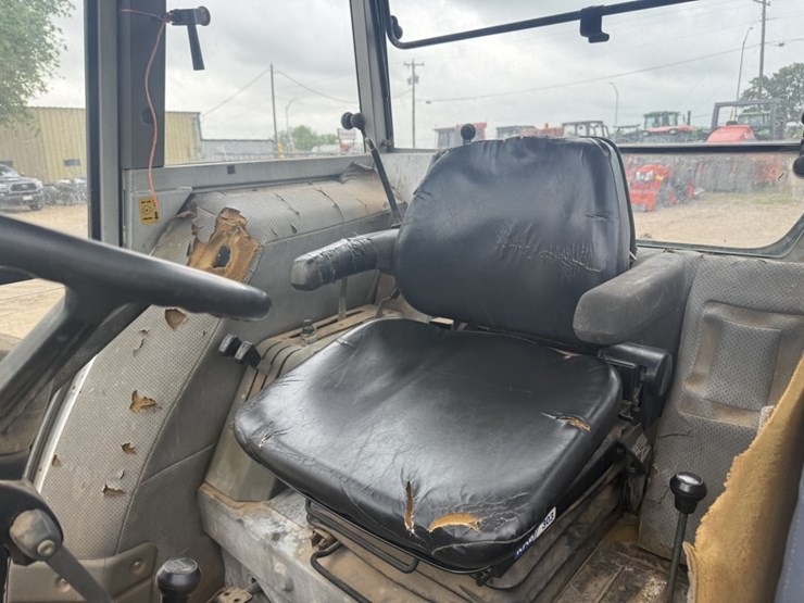 massey-ferguson-383-image-11