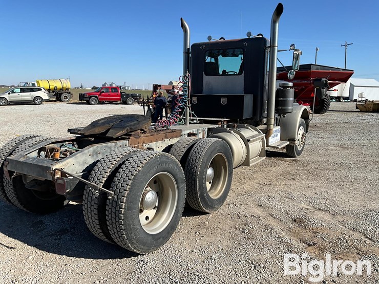 1976-peterbilt-359-image-5