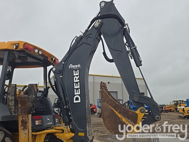 2021-deere-410l-image-30