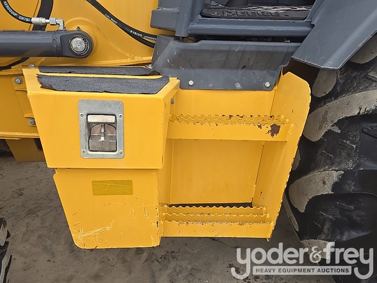 2021-deere-410l-image-41