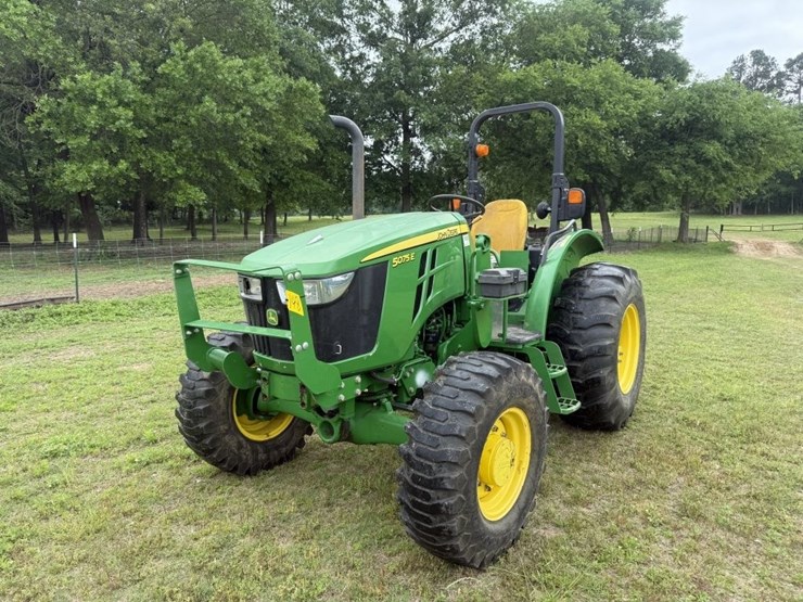 2020-john-deere-5075e-image-1