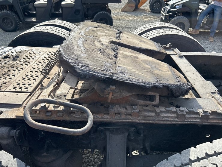 2009-volvo-10-image-27