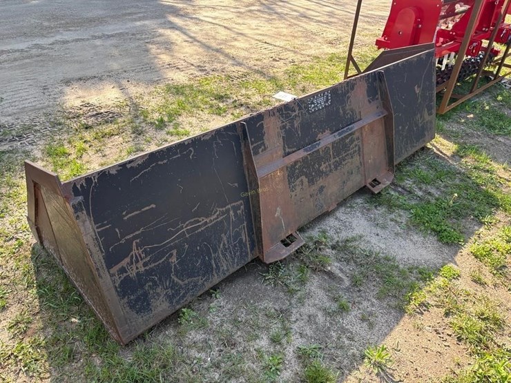 104"-skidsteer-bucket-image-2