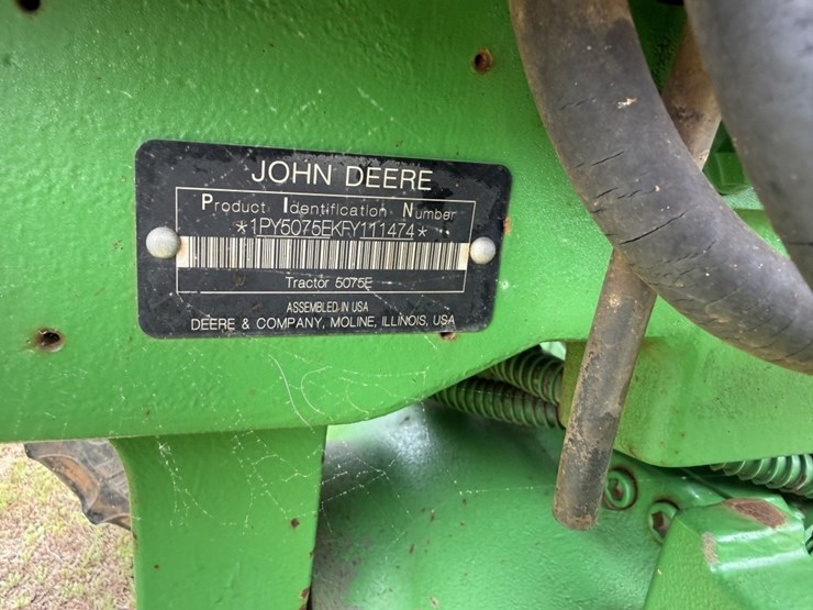 2015-john-deere-5075e-image-19