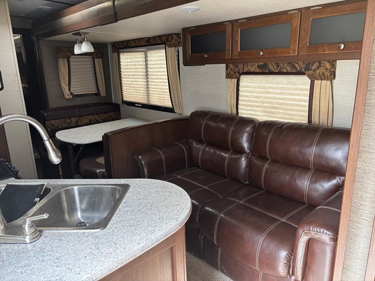 2016-keystone-camper-image-8