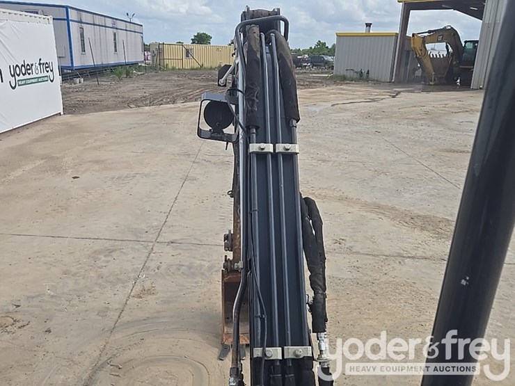2019-deere-35g-image-37