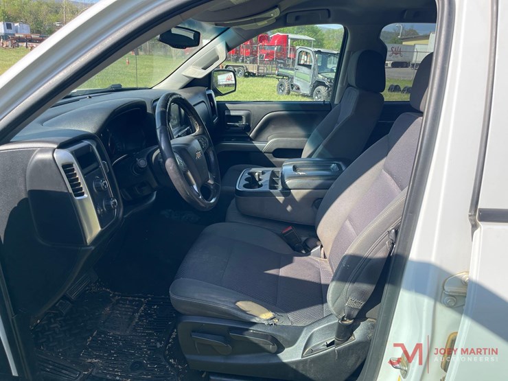 2018-chevrolet-silverado-1500-lt-image-14