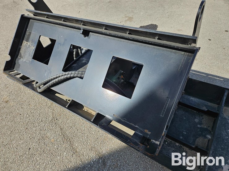 2025-massey-ferguson-730-image-11