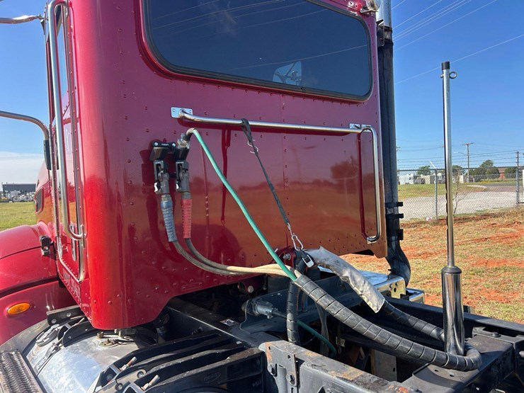 2012-peterbilt-386-image-14