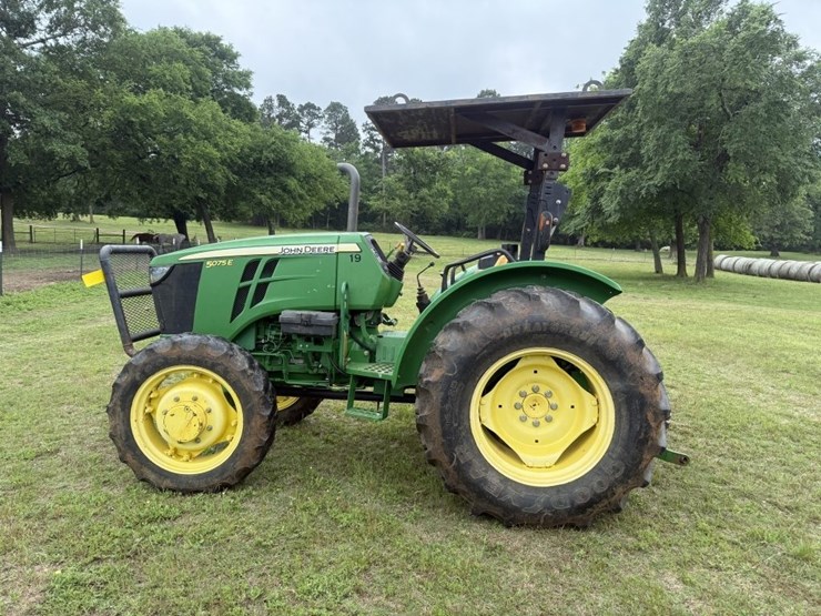 2015-john-deere-5075e-image-8