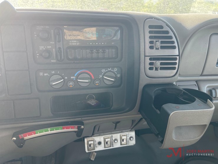 2001-chevrolet-3500hd-image-25