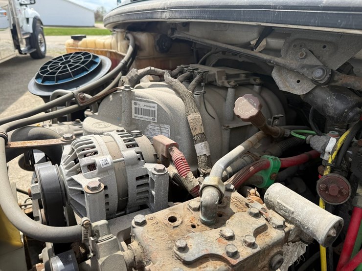 #1174-•-2015-freightliner-cab-and-chassis-image-14