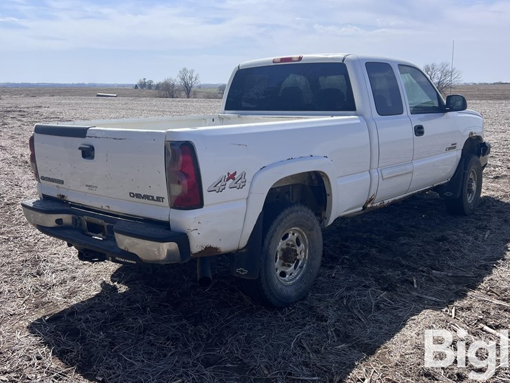 2004-chevrolet-silverado-2500-image-5