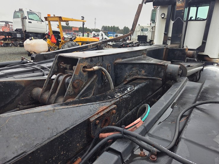 1995-peterbilt-357-image-32