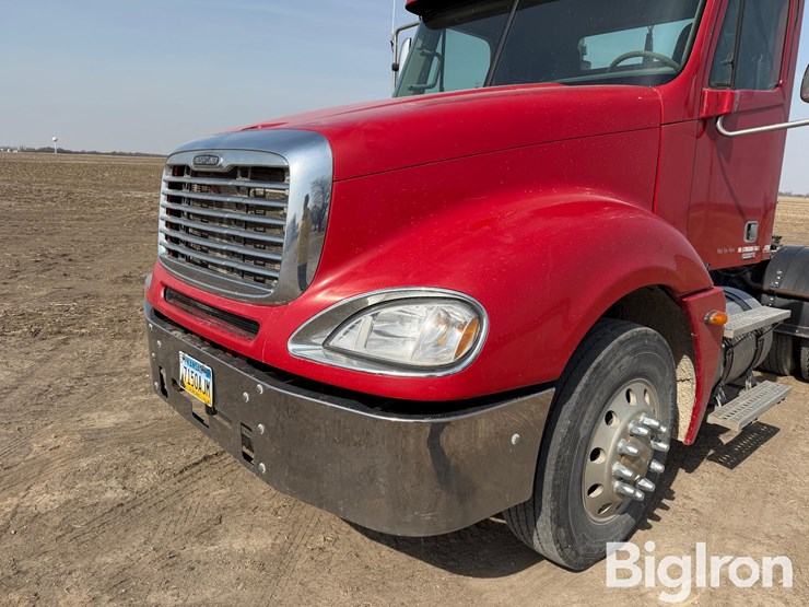 2006-freightliner-columbia-120-image-14