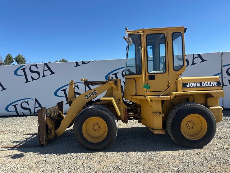 deere-244e-image-2