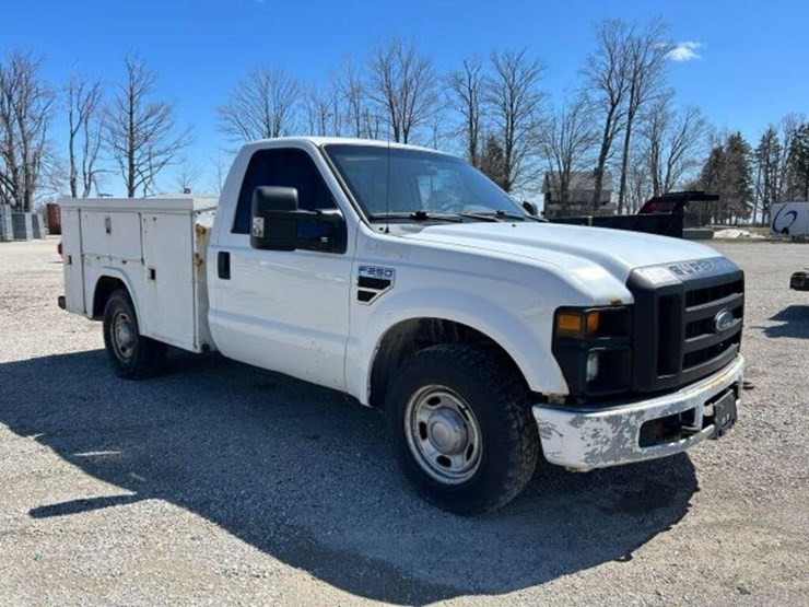 2010-ford-f250-xl-image-3