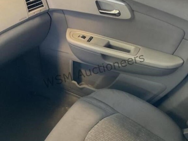 2012-chevrolet-traverse-ls-image-21