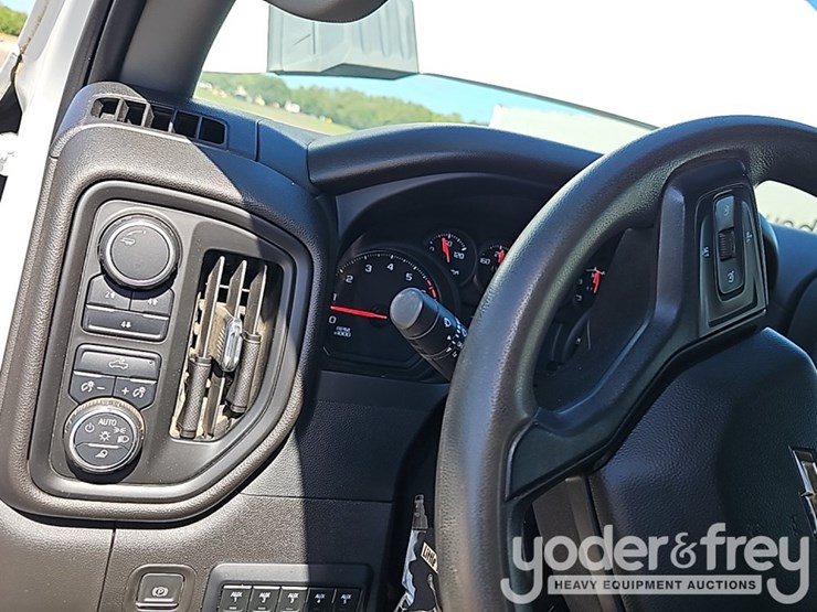 2022-chevrolet-2500hd-image-28