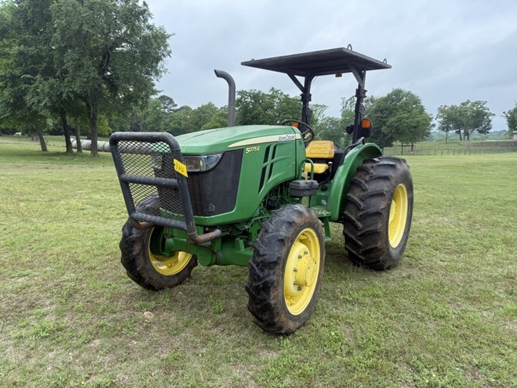 2015-john-deere-5075e-image-1