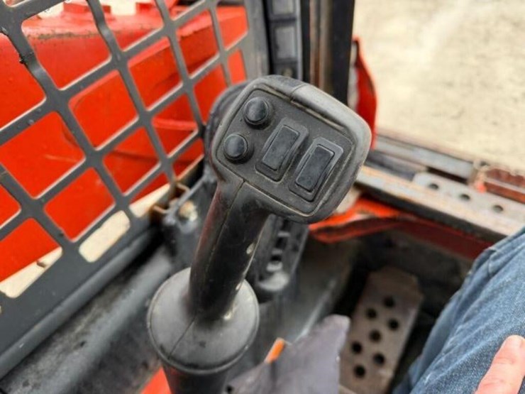 2018-kubota-ssv65-image-17