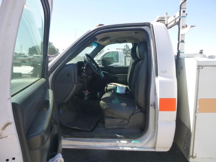 2005-chevrolet-3500-image-8