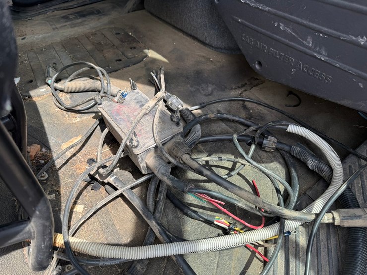 #1174-•-2015-freightliner-cab-and-chassis-image-53