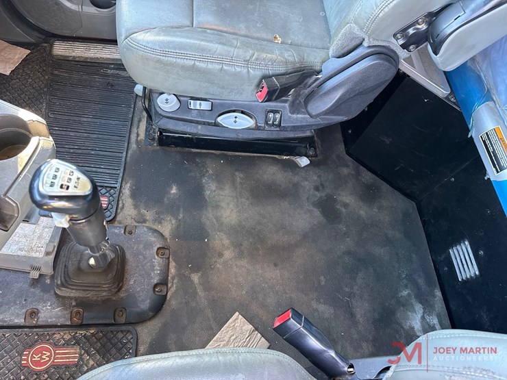 2017-kenworth-t880-image-35