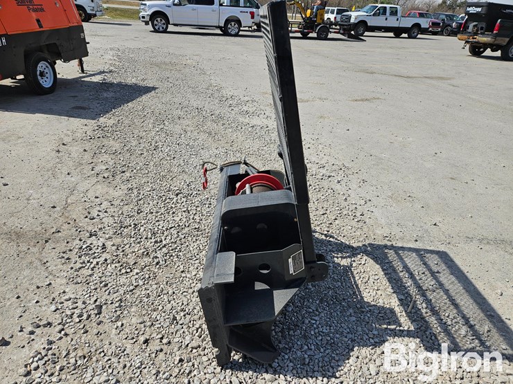 2025-massey-ferguson-730-image-4