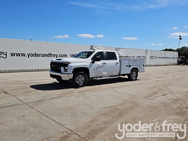 2022-chevrolet-2500hd-image-2