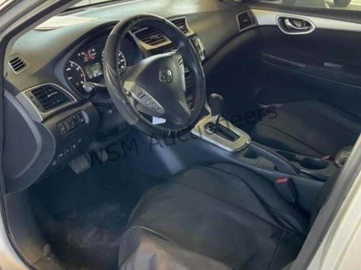 2015-nissan-sentra-sdn-image-21