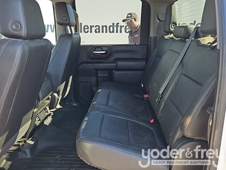 2022-chevrolet-2500hd-image-22