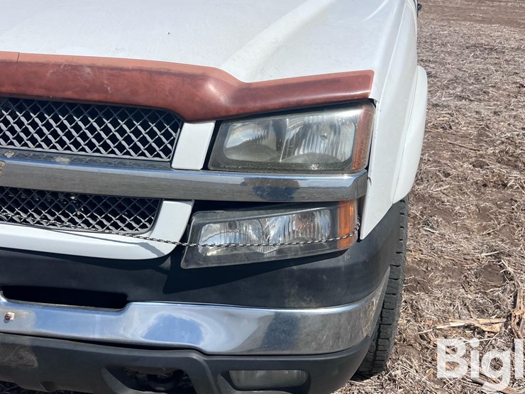 2004-chevrolet-silverado-2500-image-19