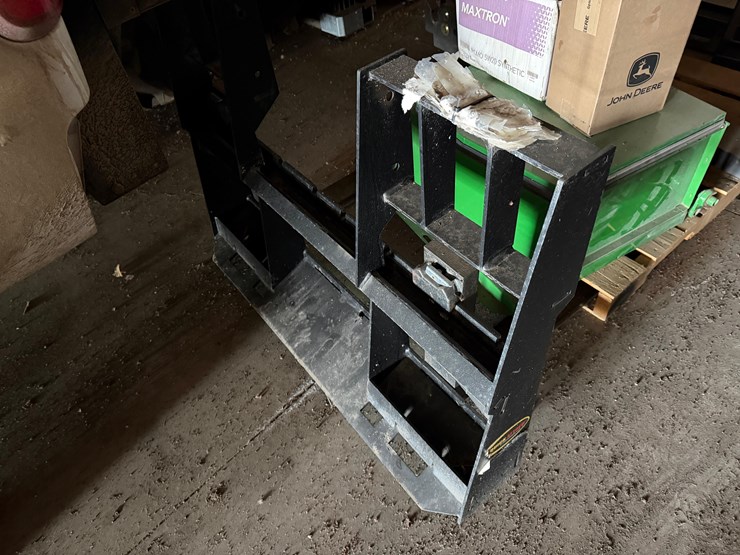 skid-steer-mount-pallet-forks-image-1