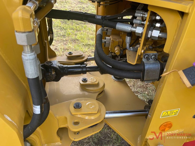 2026-caterpillar-926-image-12