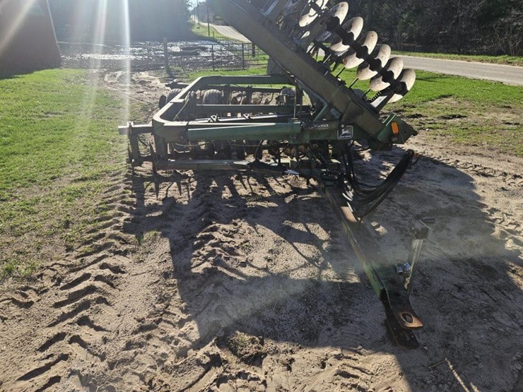 john-deere-235-image-6