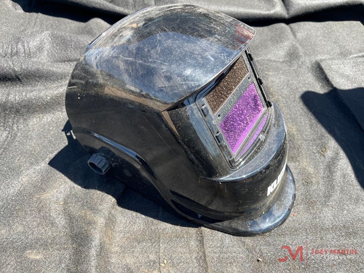 klutch-auto-darkening-welding-helmet-image-3