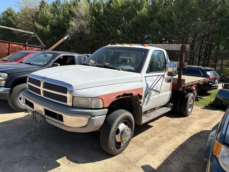 1999-dodge-3500-image-1